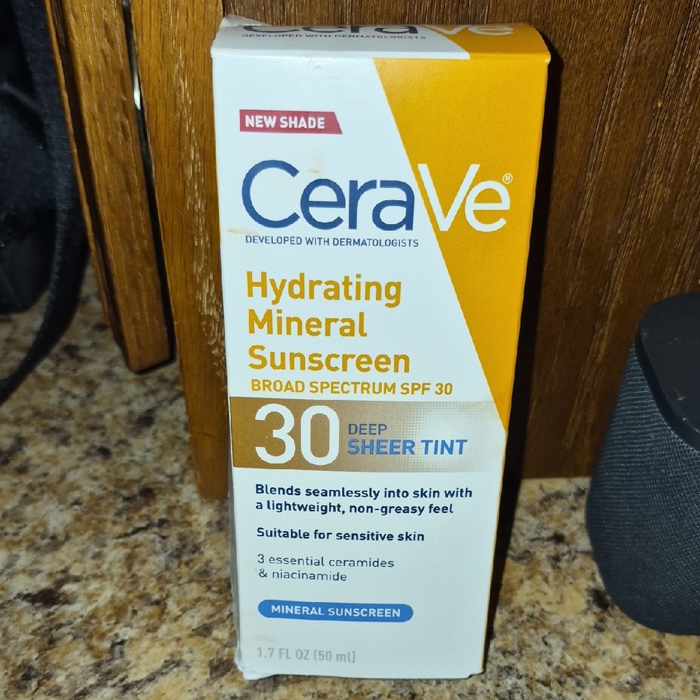 CeraVe Hydrating Mineral Sunscreen SPF 30 - Yellow & White Packaging